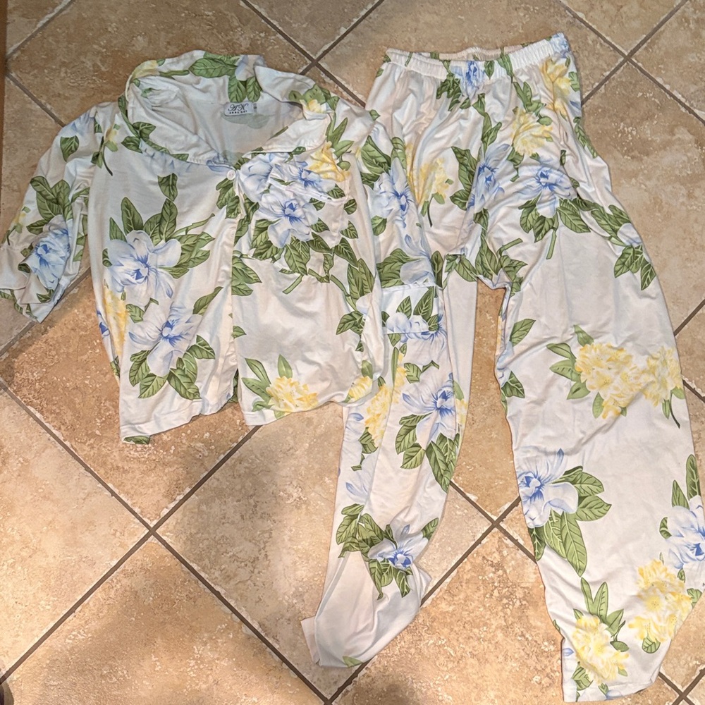 Anna Kay Pajama Set